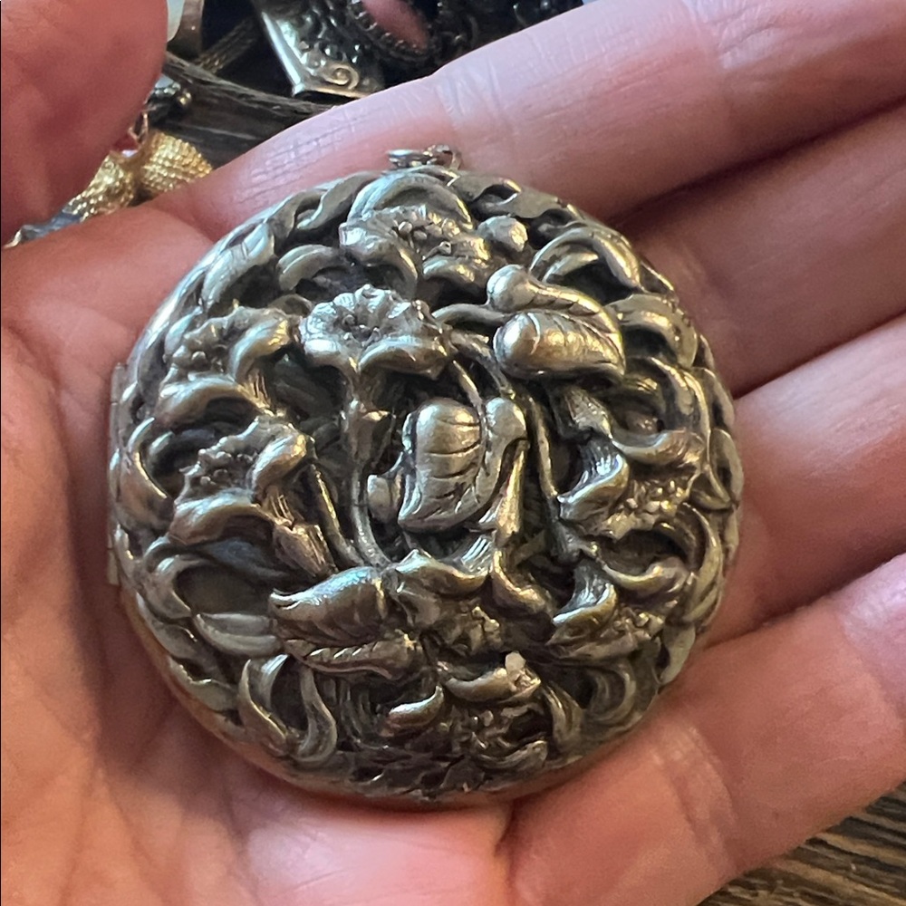 Art Nouveau Vintage Large Repousse locket